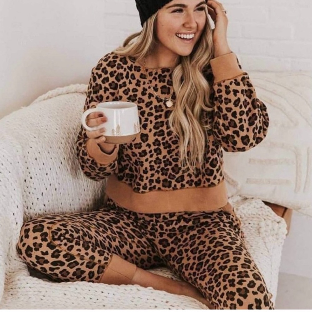 Poppy & Peonies Cropped Leopard Print Sweatshirt